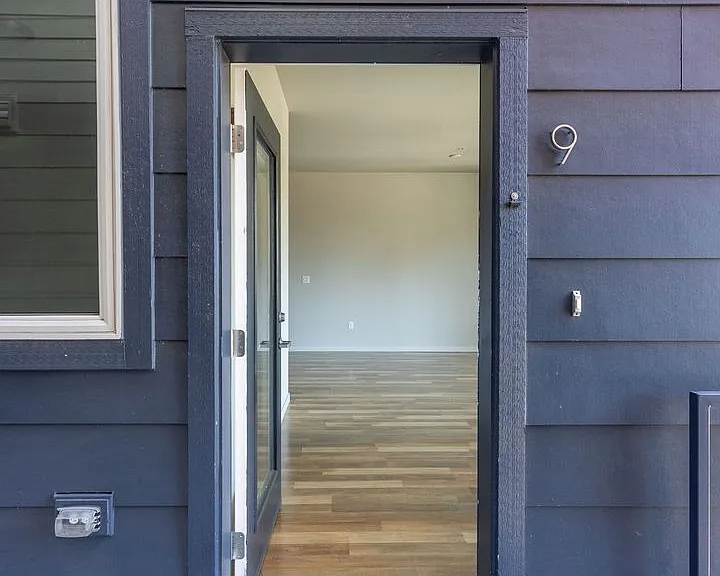 1607 NW Davis St — Photo 46