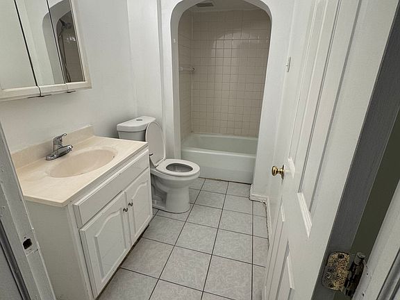 3rd image of 124 Wildwood Ave APT 2