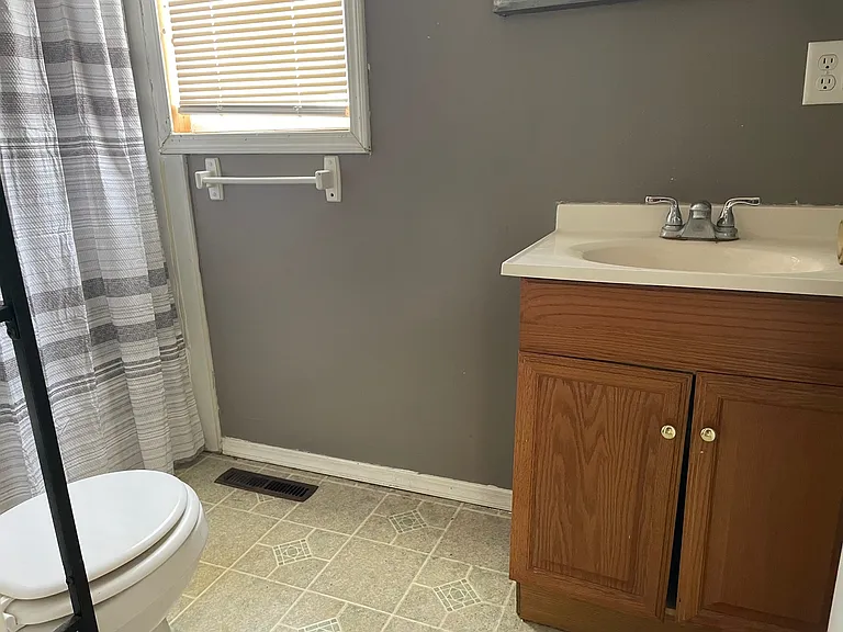 609 W Franklin St — Photo 5