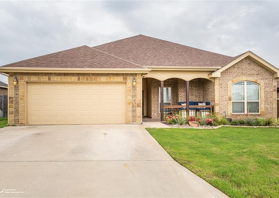 1st image of 810 Great Waters Dr