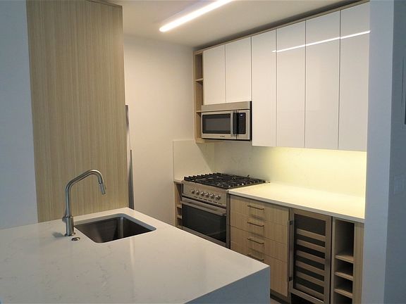 4th image of 101 W End Ave #11T