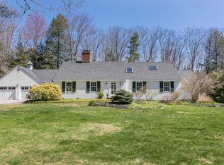 21 Hedgerow Dr, Falmouth, ME 04105