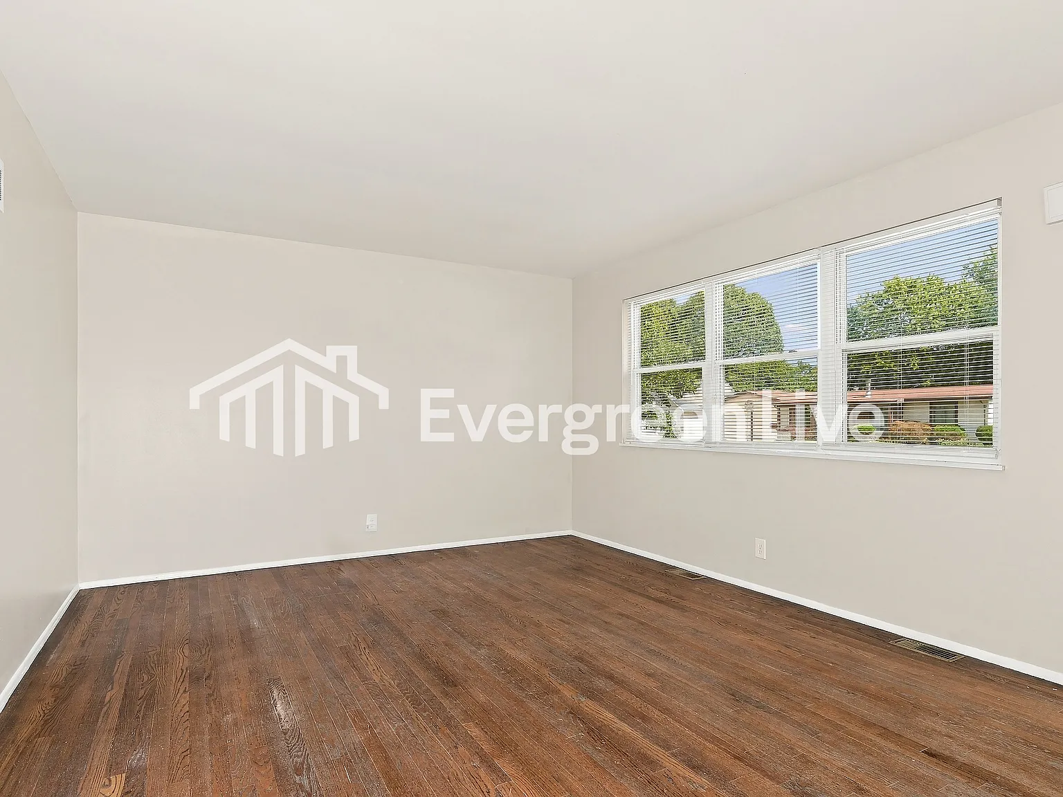 3 bed, 1.0 bath, 1025 sqft, $1,395 — Photo 4