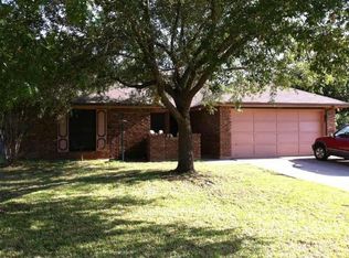 304 Hilltop Dr, Kennedale, TX 76060