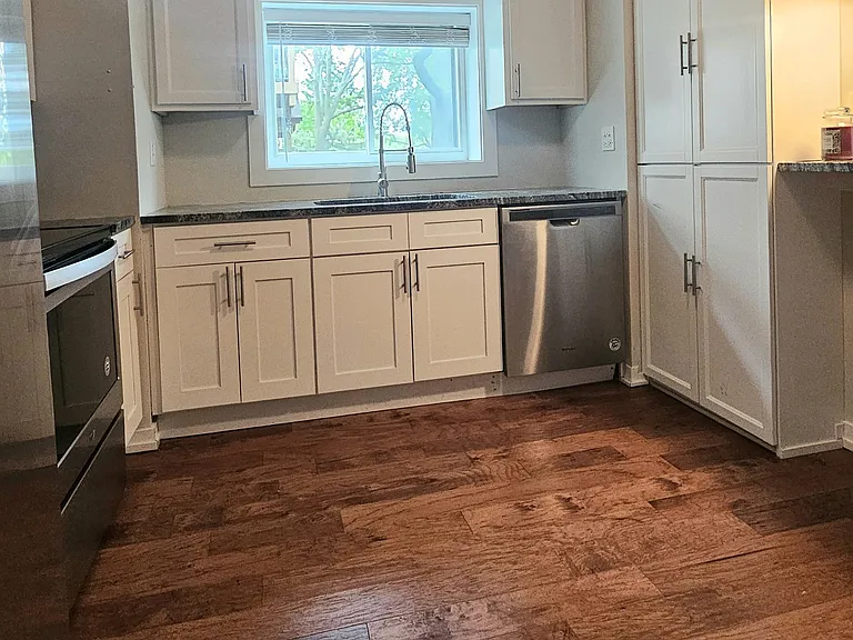 821 S Dwyer Ave #B — Photo 5