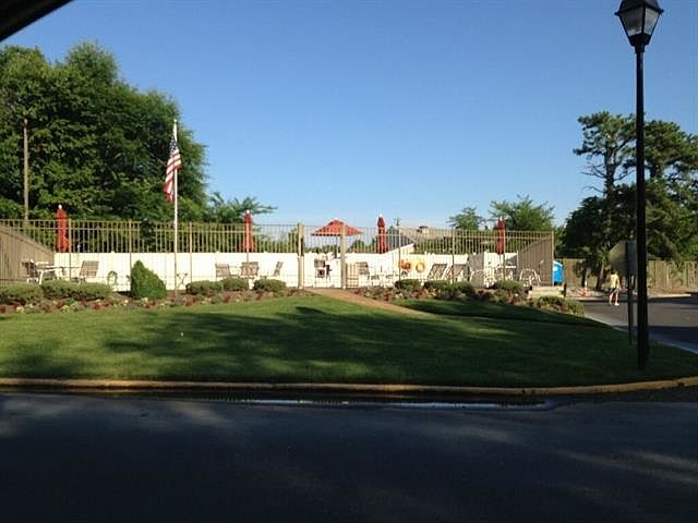 2nd image of 204 Vail Ct