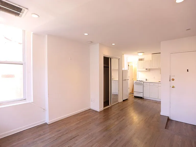 253 3rd St #2B — Photo 18