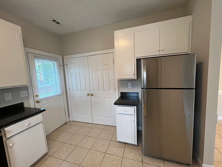 KITCHEN WITH STAINLESS STEEL STOVE, REFRIGERATOR WITH ICE MAKER, STOVE, MICROWAVE, DISHWASHER!!