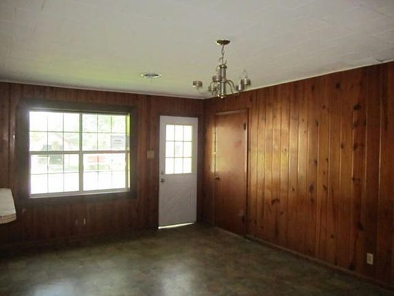 5th image of 648 Neches Ave