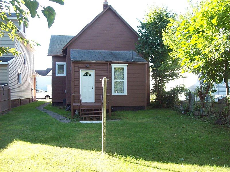 2nd image of 855 E 22nd St