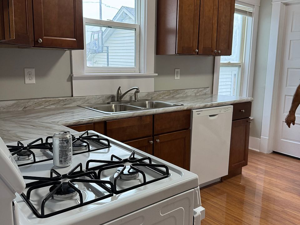1st image of 694 Garden Ave