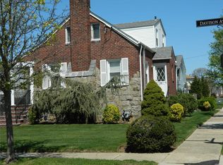 111 Davison Ave, Lynbrook, NY 11563