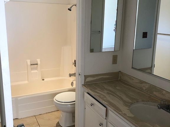 5th image of 1636 Oliver Ave APT 6