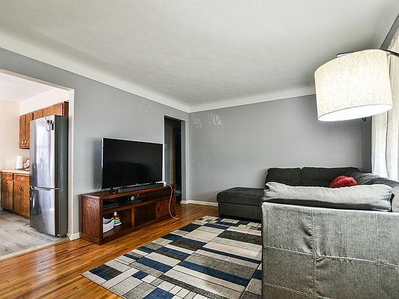 4th image of 1643 Hoyt Ave E