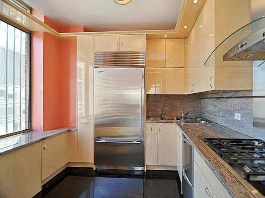 Sold by Sotheby's International Realty | media 23