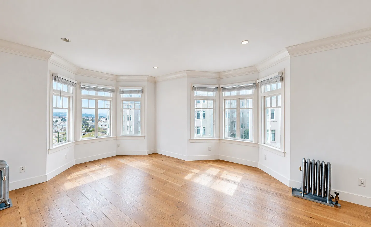 Spacious 2BR/2BA Near Russian Hill & Marina with In-Unit Laundry — Photo 1