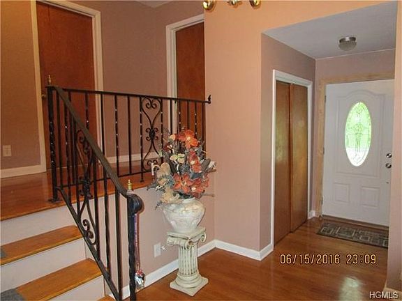 Welcoming Entrance Foyer~
