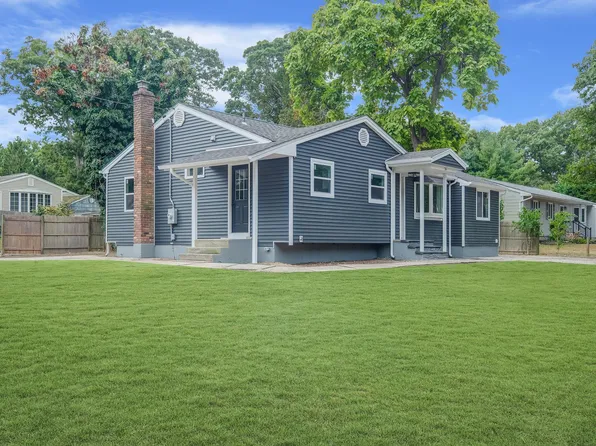 36 Ozark Street, Ronkonkoma, NY 11779