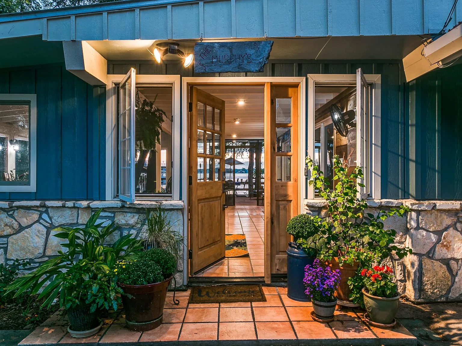 1203 N Shorewood Dr — Photo 4