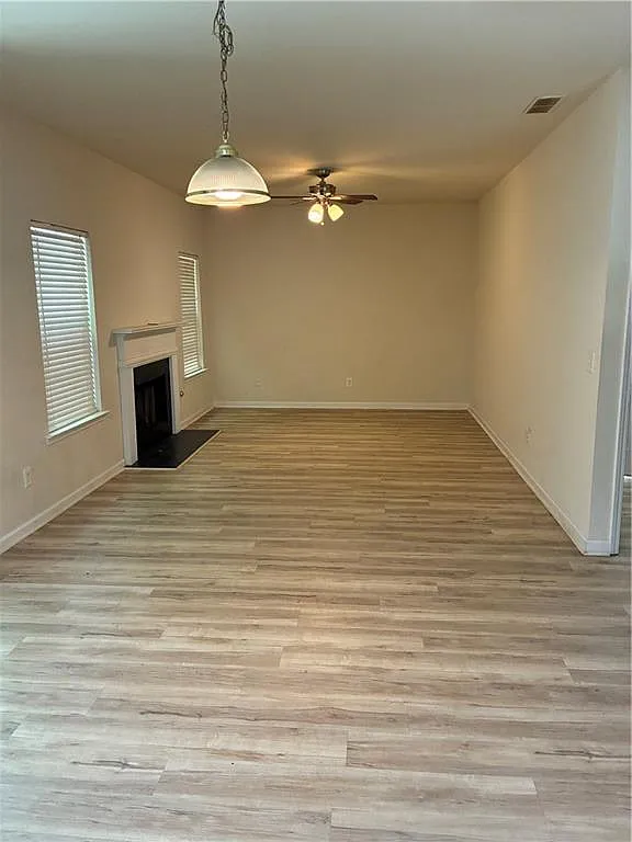 3 bed, 2.5 bath, 1646 sqft, $2,899 — Photo 2