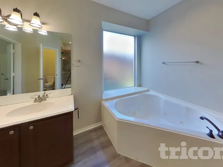 11222 Raveneaux Dr — Photo 10