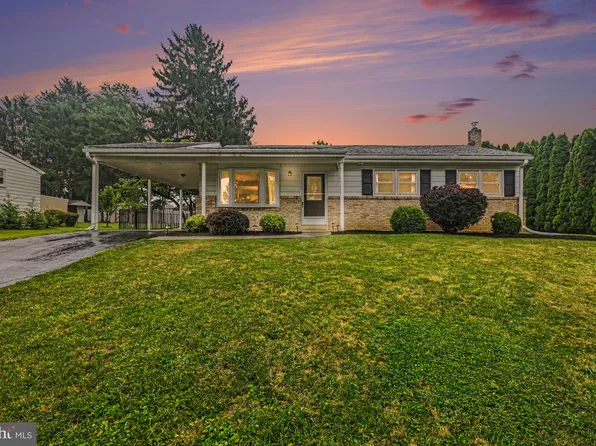 15 Pocono Dr, Mechanicsburg, PA 17055