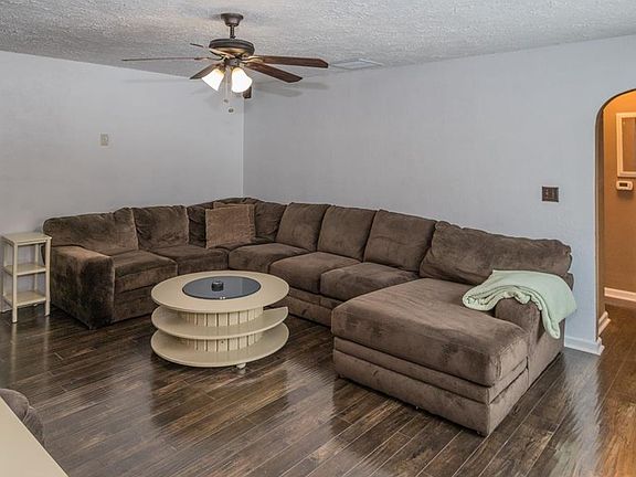 4th image of 3203 Vincz Dr