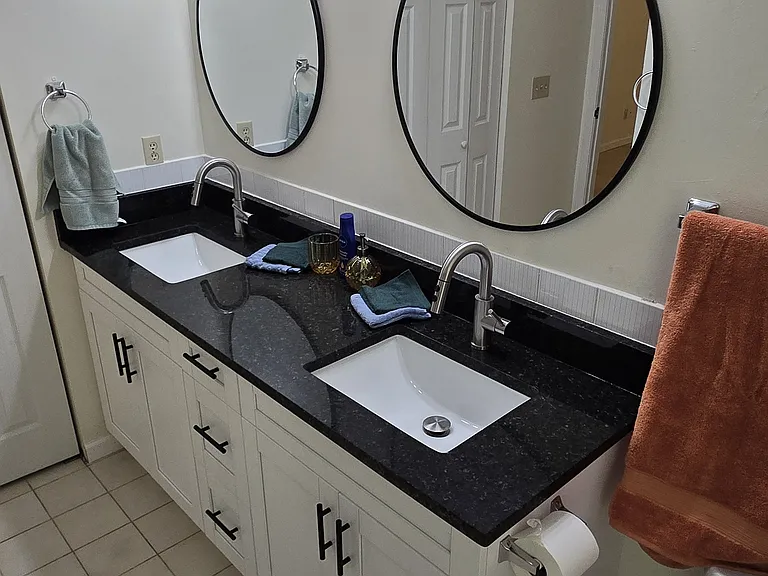 176 N Roscoe Blvd — Photo 15