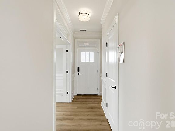 5th image of 124 Swing Ln