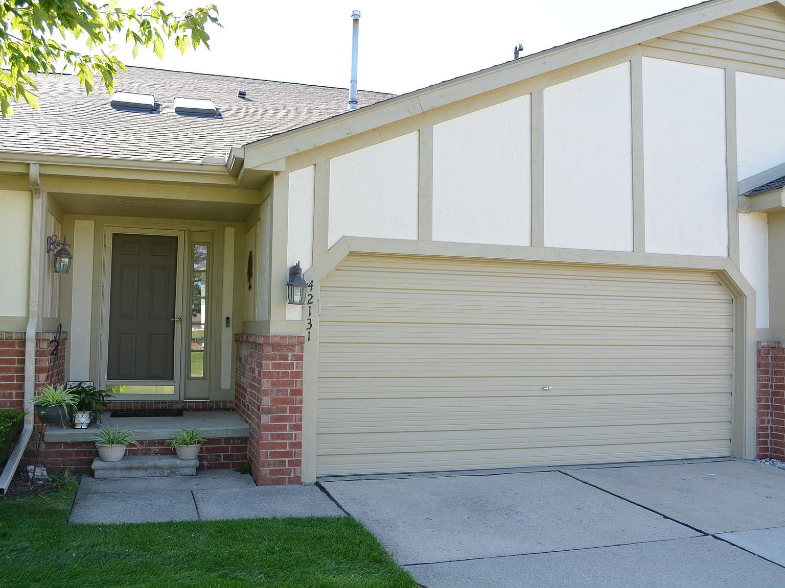 42131 Creekside Dr, Clinton Township, MI 48038 Zillow
