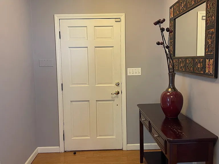 10 Bay — Photo 3