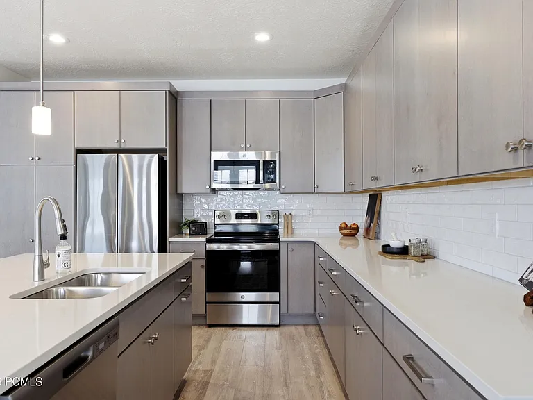 6097 N Brookline Rd — Photo 11