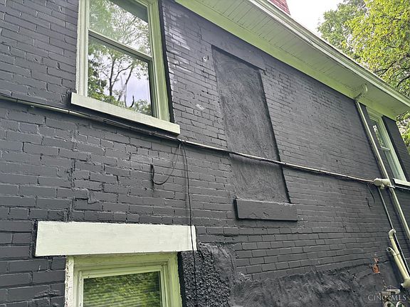 3rd image of 3091 Beekman St