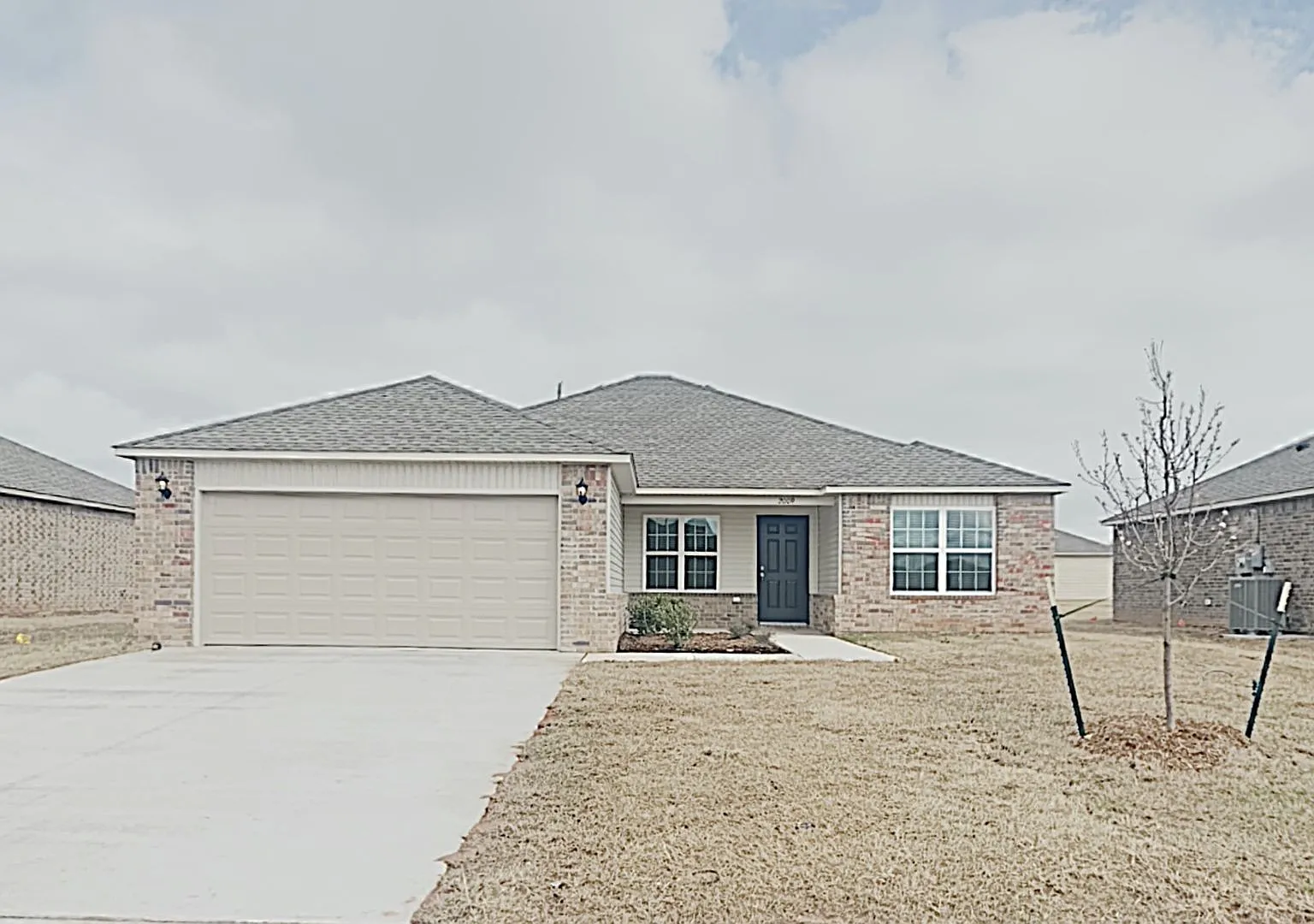 3 Bedroom 2 Bath Home in Mustang Schools — Photo 1