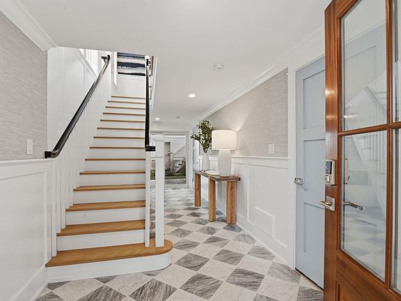 5th image of 801 Saint James Pl