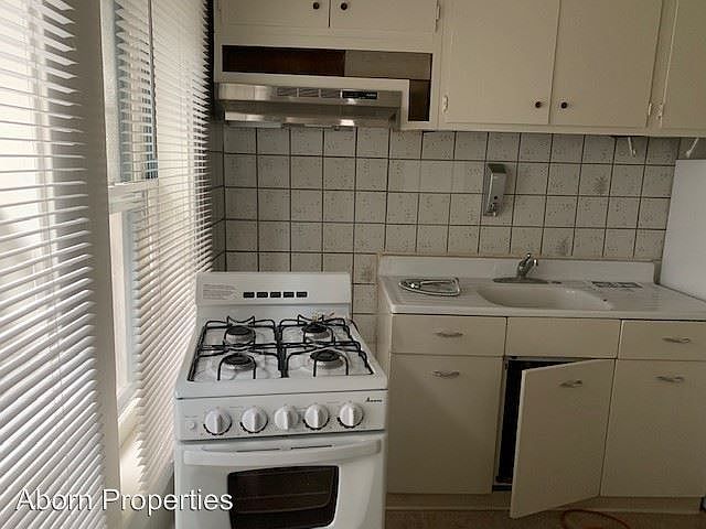 1st image of 170 S 10th St