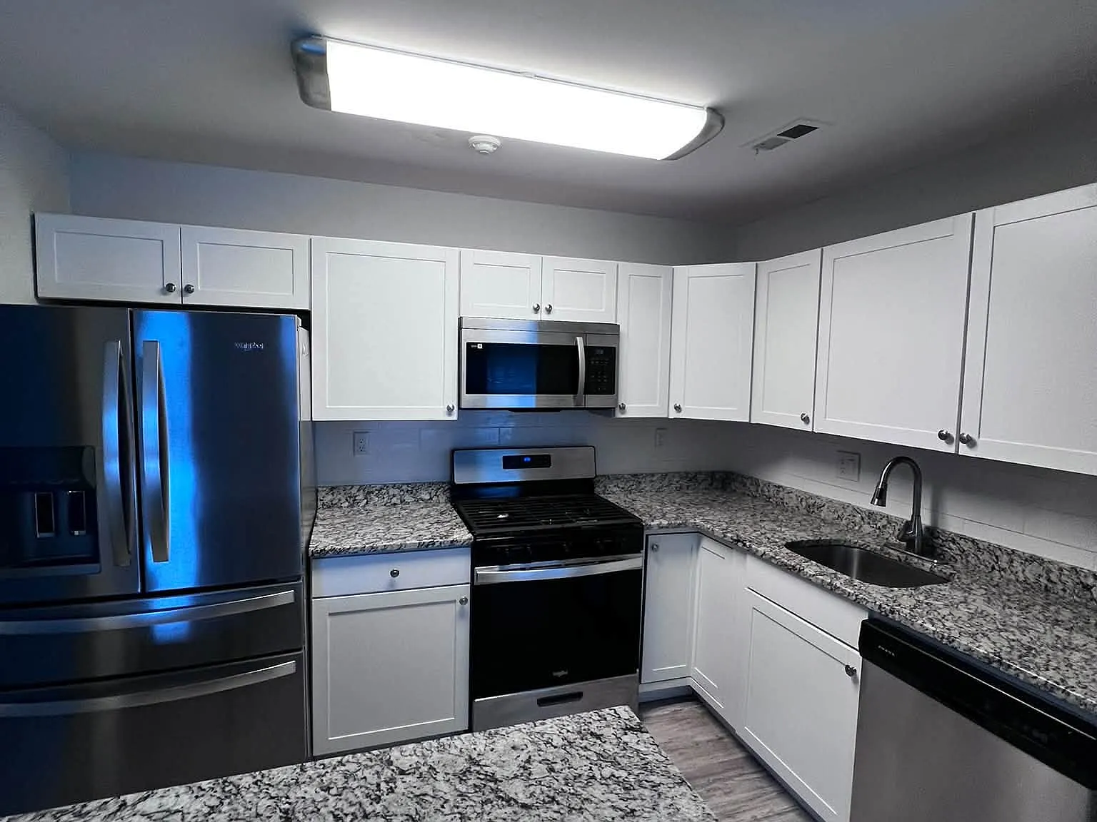 2 bed, 971 sqft, $2,250 — Photo 2