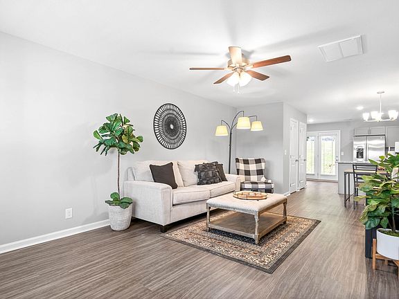 5th image of 102 Davis Ridge Ln
