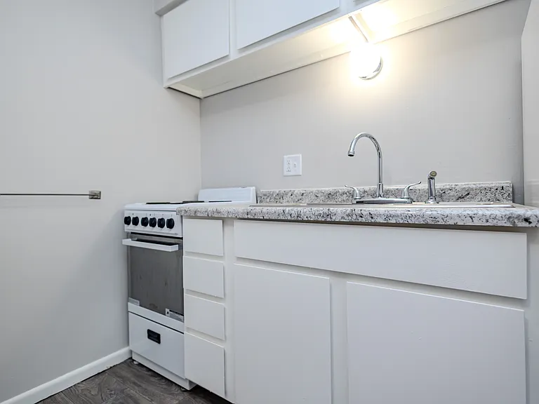 213 NW College Ave #8 — Photo 2