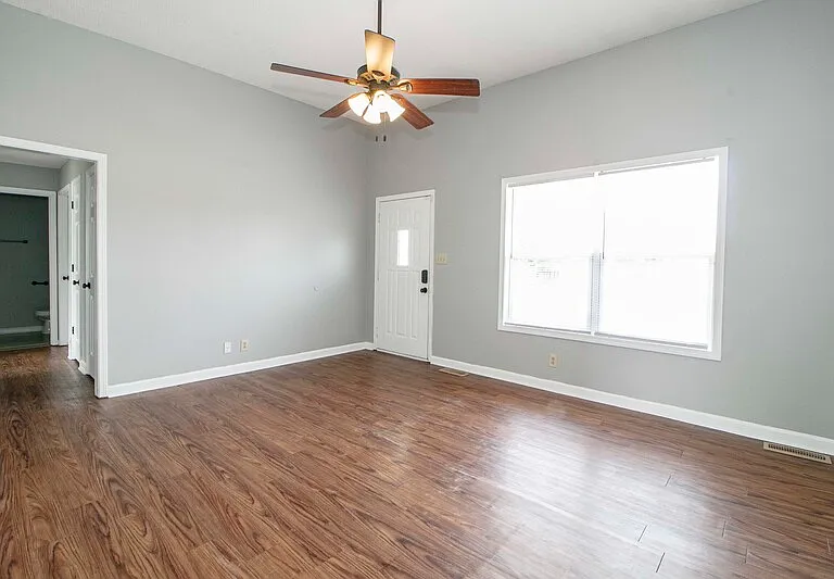 1212 Kendall Dr — Photo 5