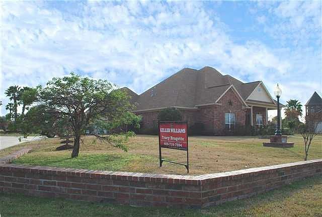 1st image of 401 Waterwood Dr