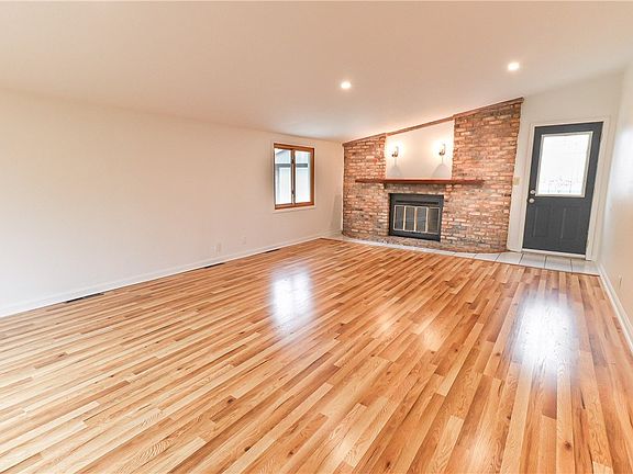 3rd image of 3304 Jewel Cir