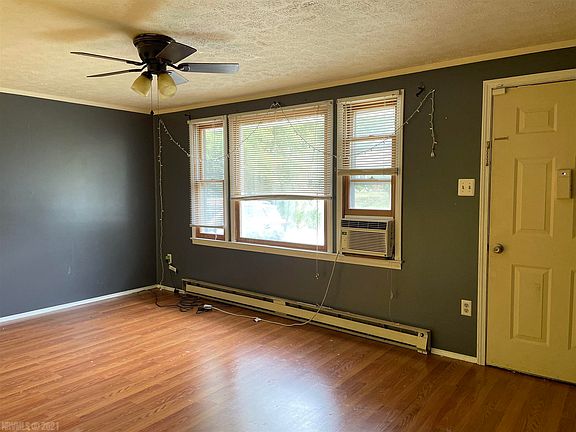 3rd image of 1100 Glen Ct