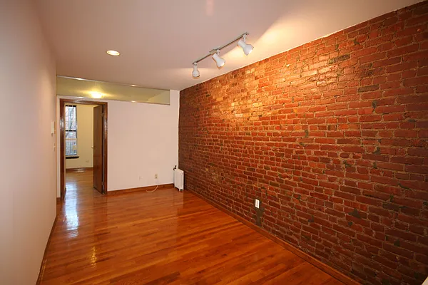 Rented by HH Realty | media 29