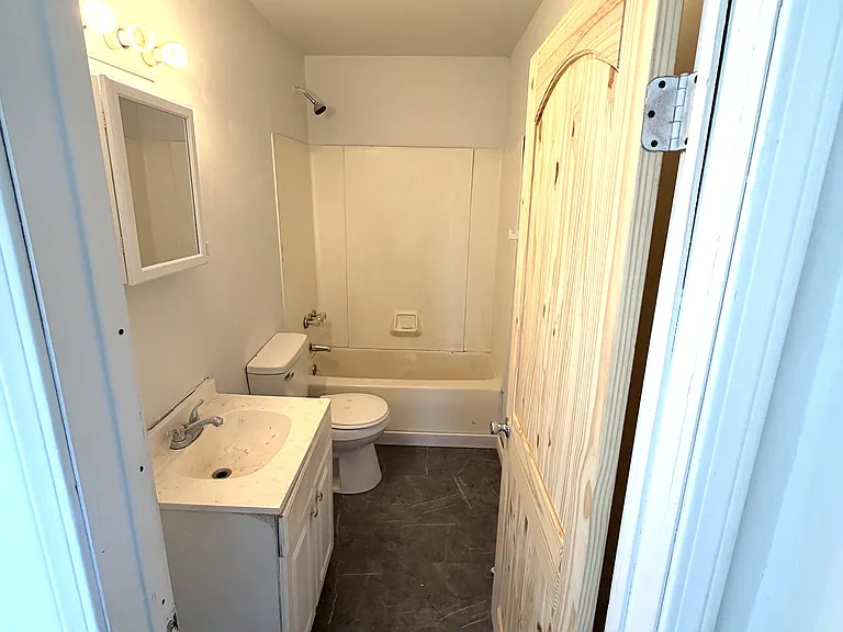 729 W 4th St #729 — Photo 7