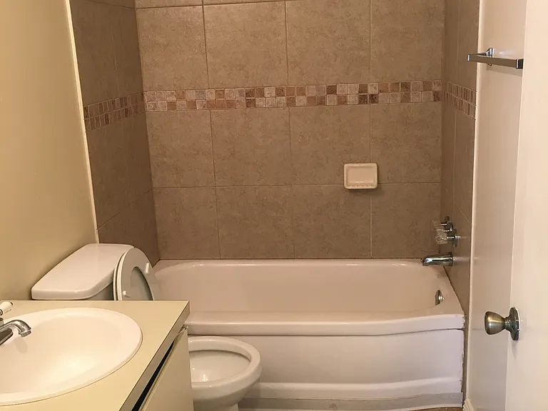 Greenwood Apartments — Photo 41