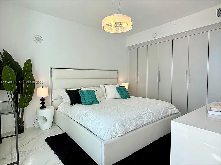 225 Collins Ave #6J — Photo 23