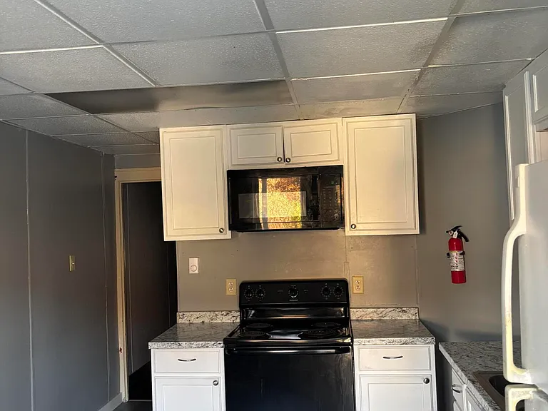 1143 E Webster St — Photo 6