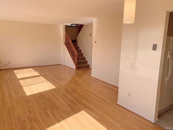 4th image of 31 Hillside Ter APT B