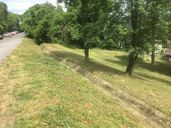 Marcus Dr, Morgantown, WV 26501